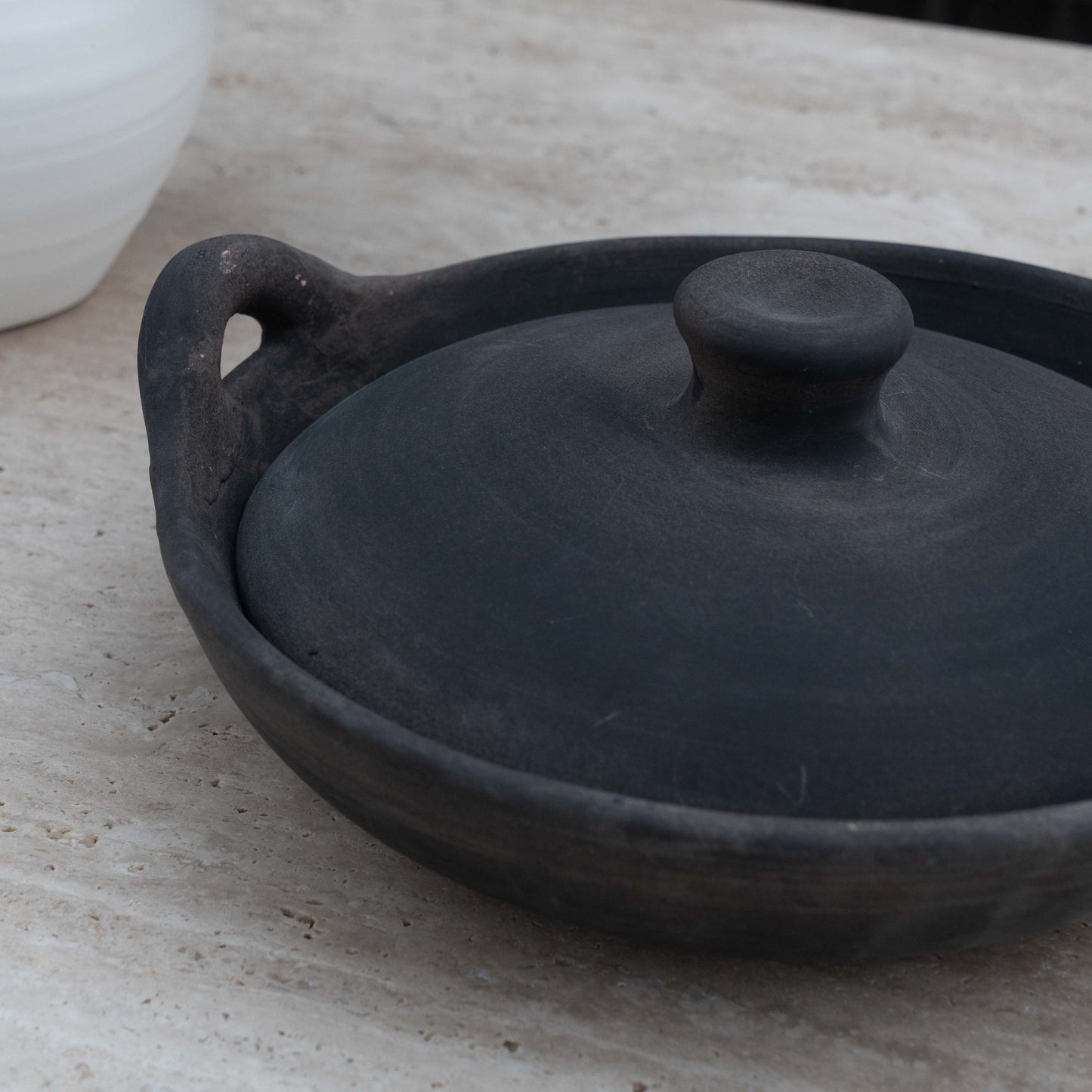 Never Full Pot Black Decorative Clay Container With Lid