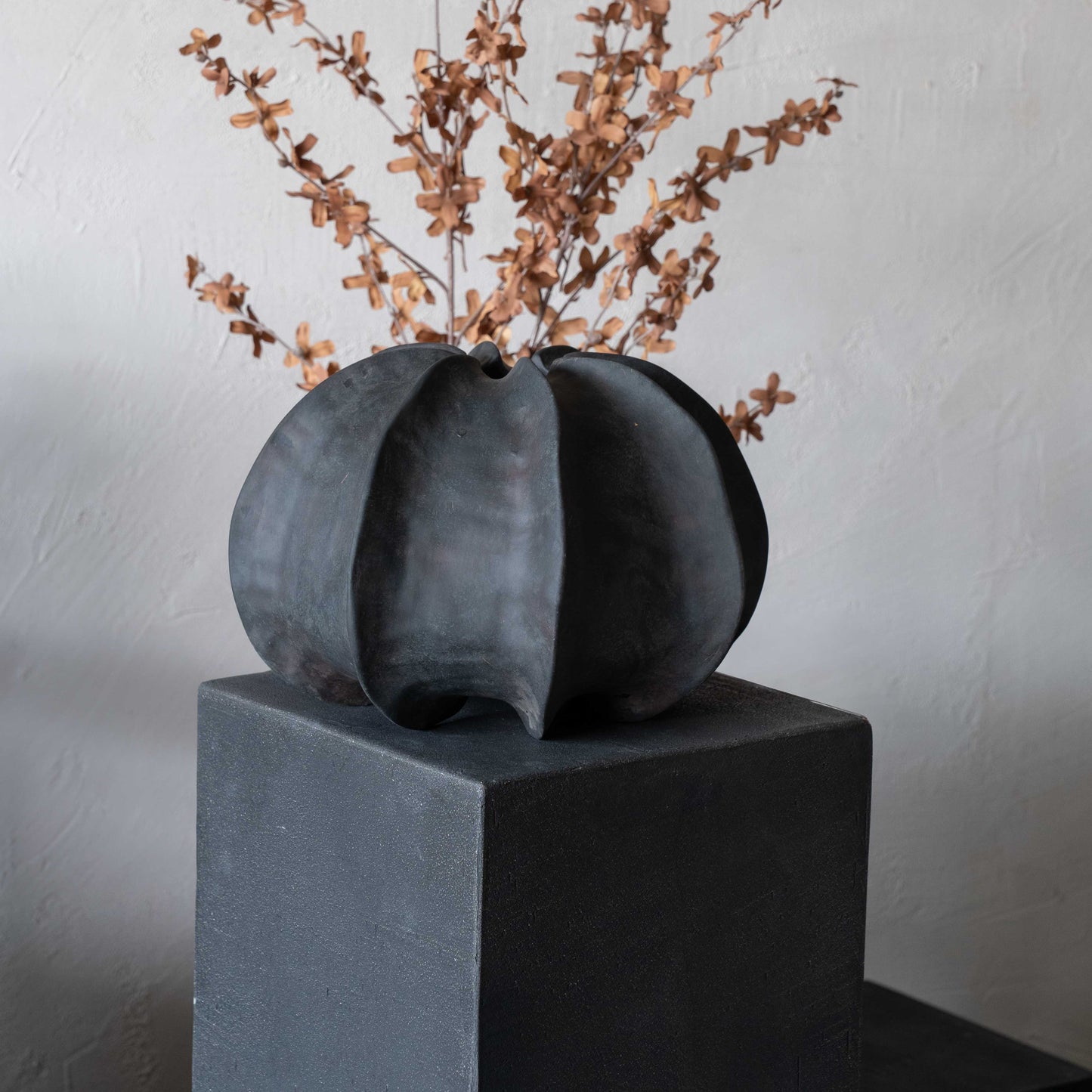 Verdant Decorative Black Vase | Flower Pot